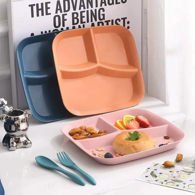 Assiette à manger carrée en plastique à trois grilles