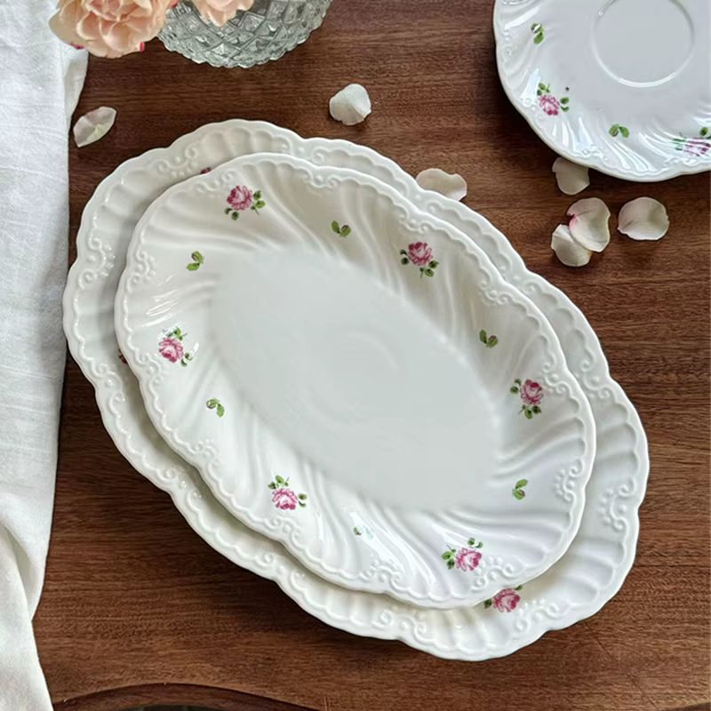 Ensemble d'assiettes en céramique vintage rose