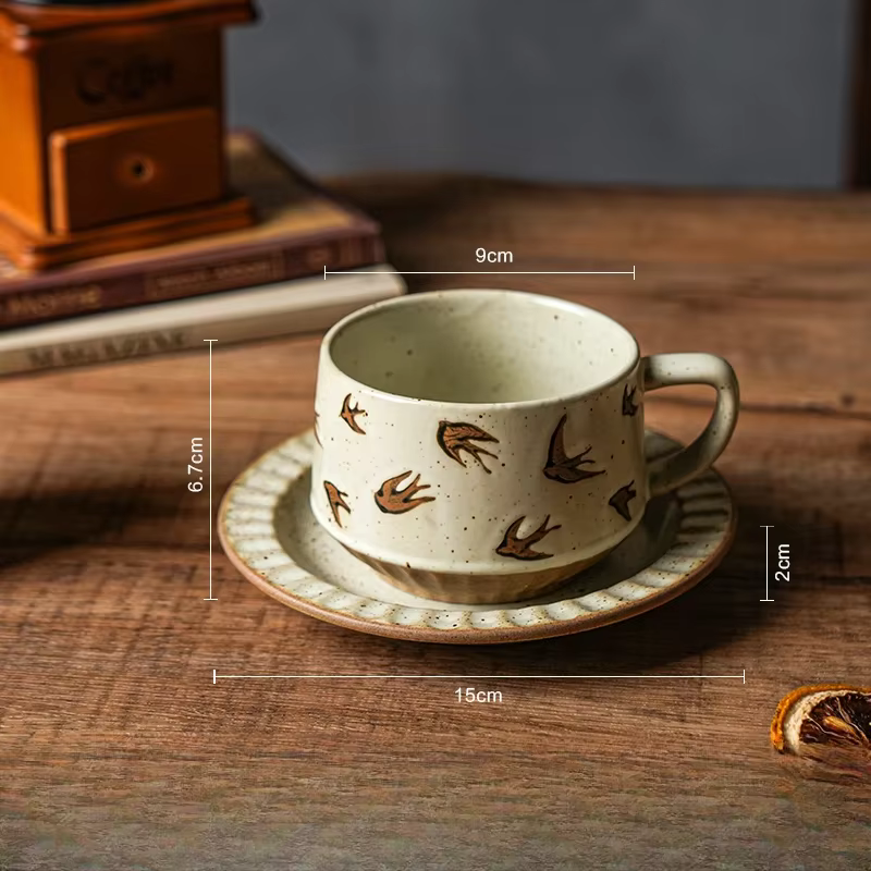 Ensemble de tasses à café et soucoupes rétro haut de gamme