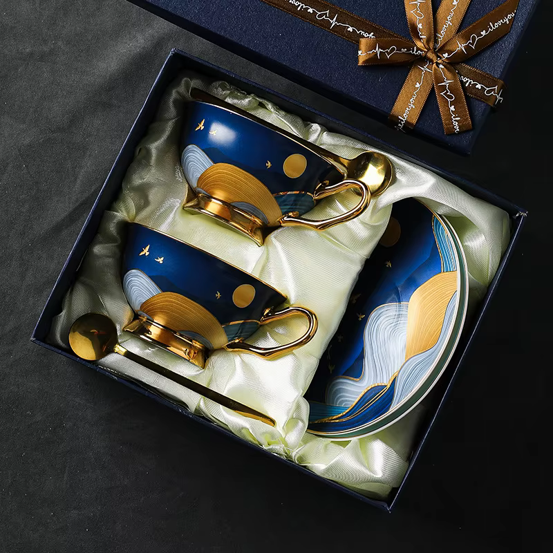 Tasse à café en porcelaine dorée Sophia