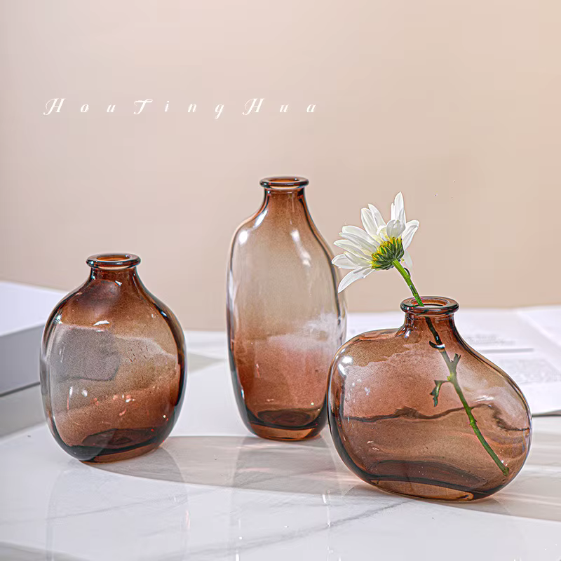 Vase à fleurs en verre transparent irrégulier