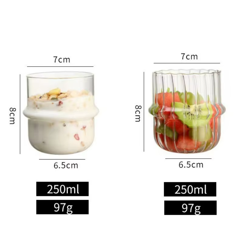 Tasses en verre à café au lait
