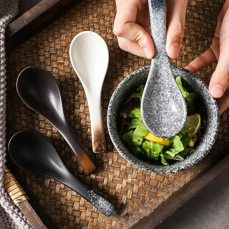 Ensemble de vaisselle en céramique japonaise vintage : cuillères à soupe