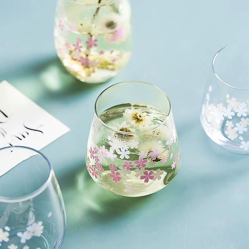 Tasse en verre Sakura sans fleur pour changement de document