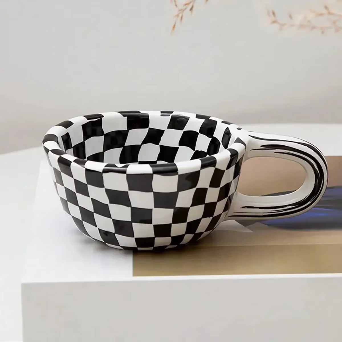 Tasse à thé créative en céramique à motif à carreaux