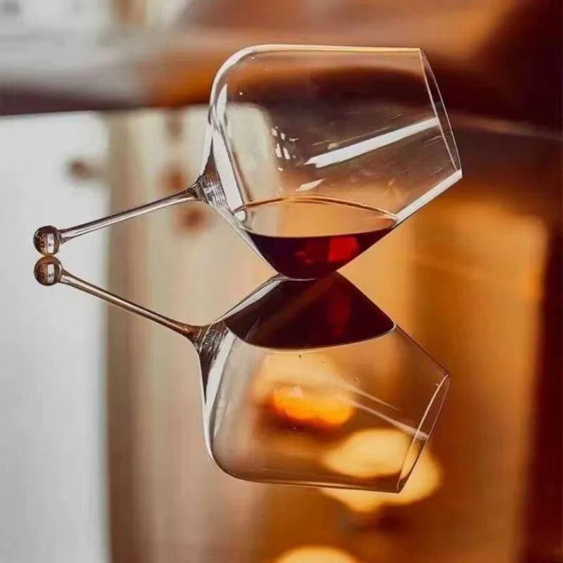 Verre à vin rouge anti-gravité en cristal fait main
