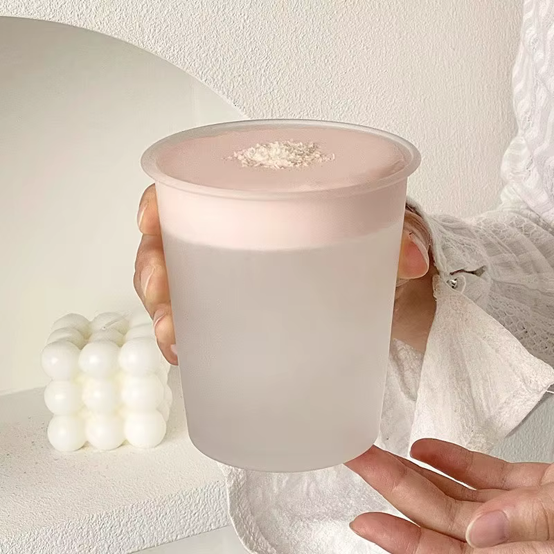 Tasse en verre conviviale ré simple pour la maison