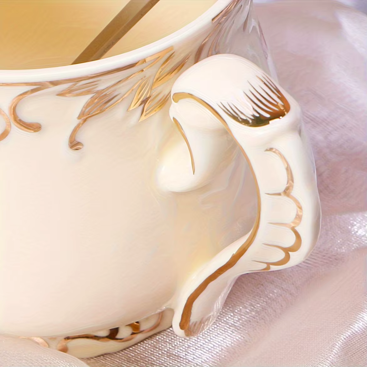 Ensemble tasse et cuillère en céramique rose