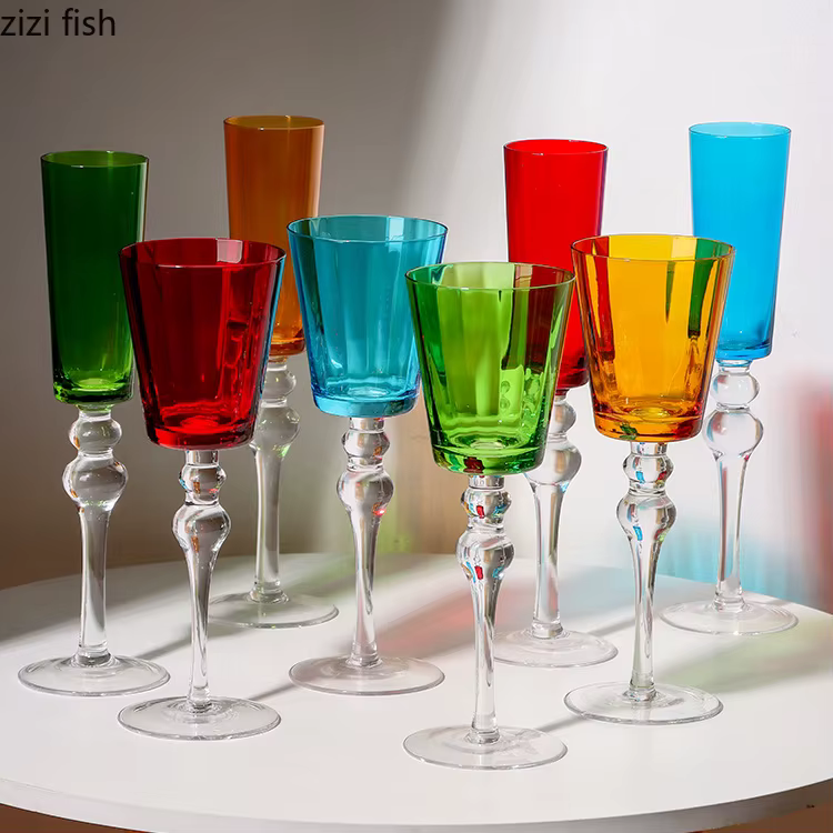Verre à pieds hauts de couleur unie