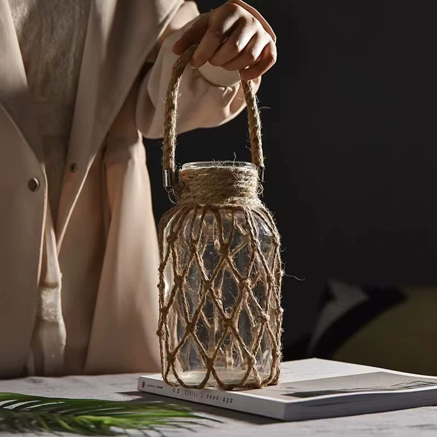 Vase en verre en corde de chanvre tissé à la main