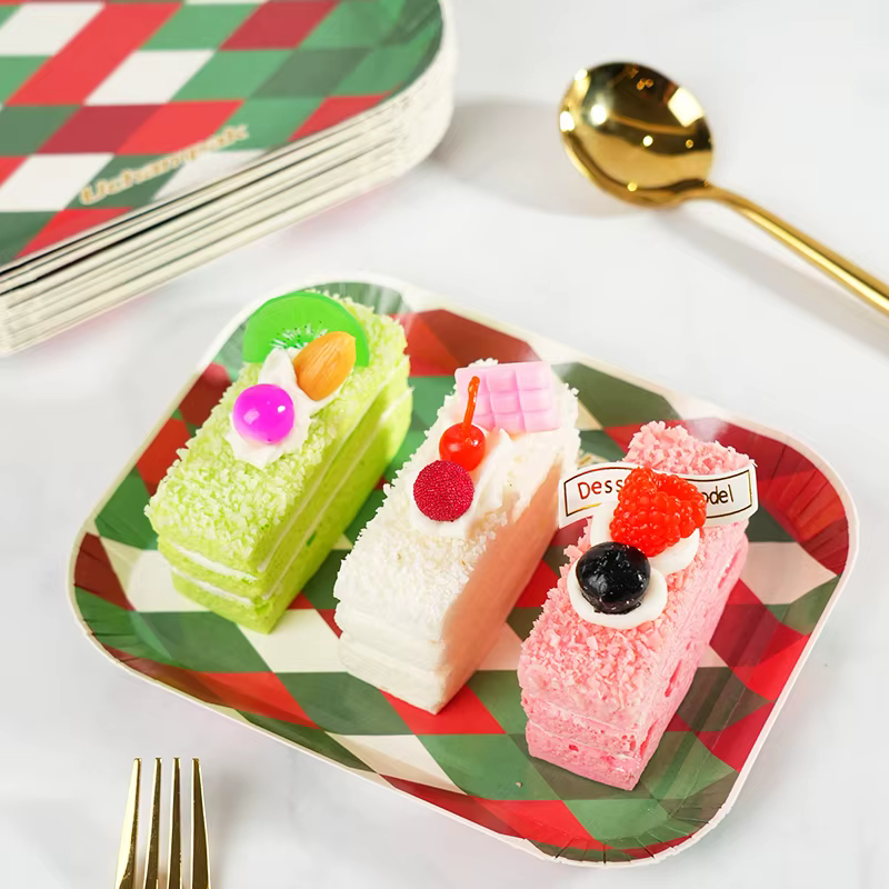 Ensemble d'assiettes rondes de noël