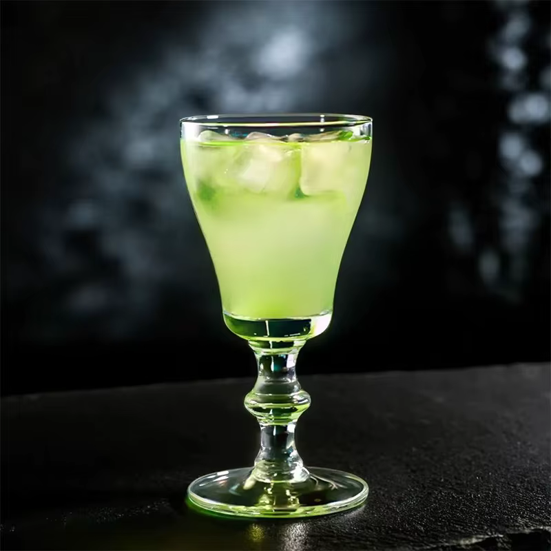 Coupe de verre à vin irlandais mince