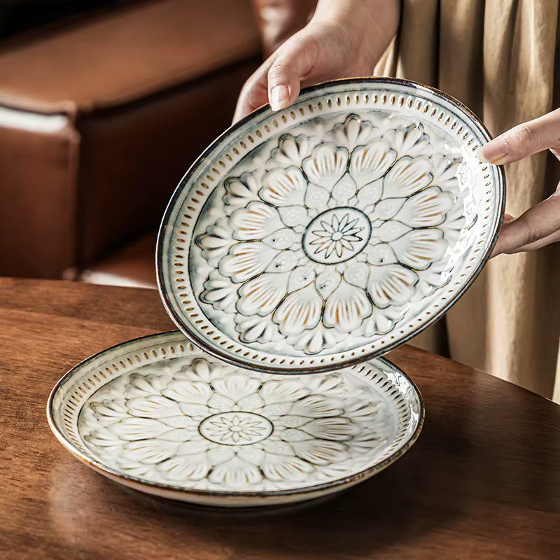 Assiette en céramique sous glaçure rétro
