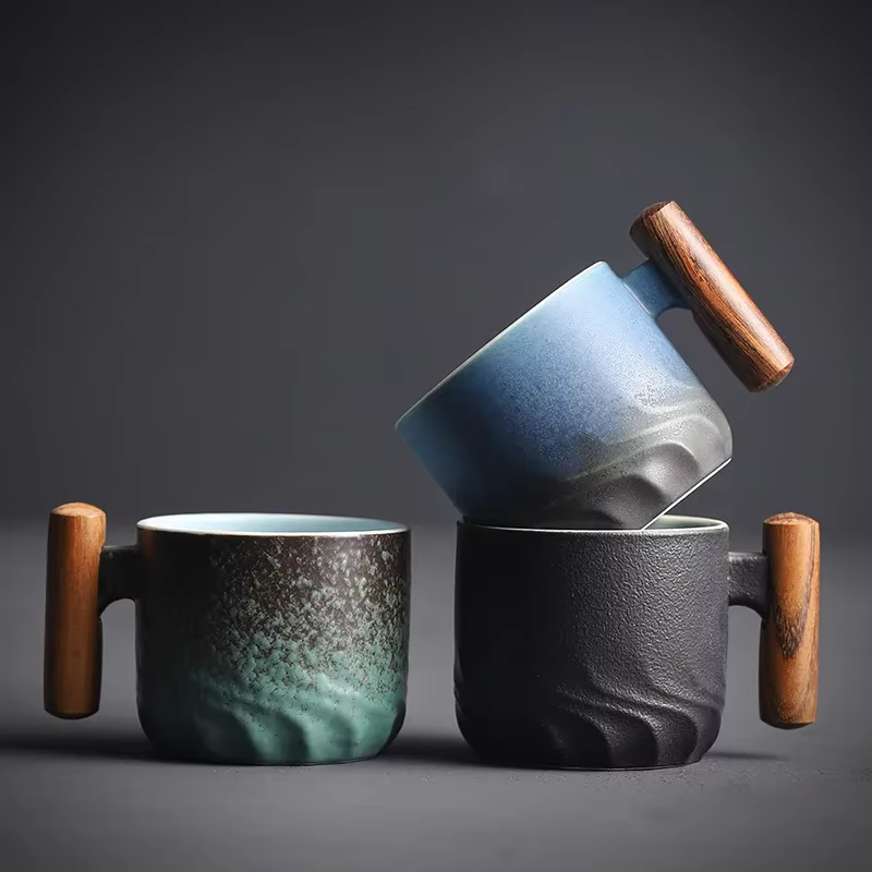 Tasse à café rétro en céramique avec poignée en bois