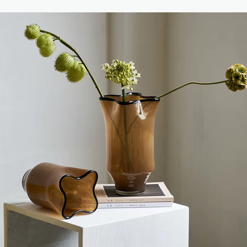 Vase en verre noir, décoration de bureau