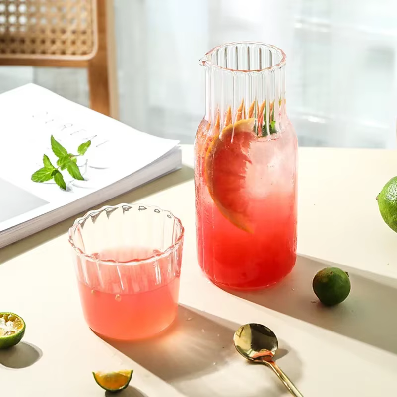 Carafe en verre avec ensemble de verres