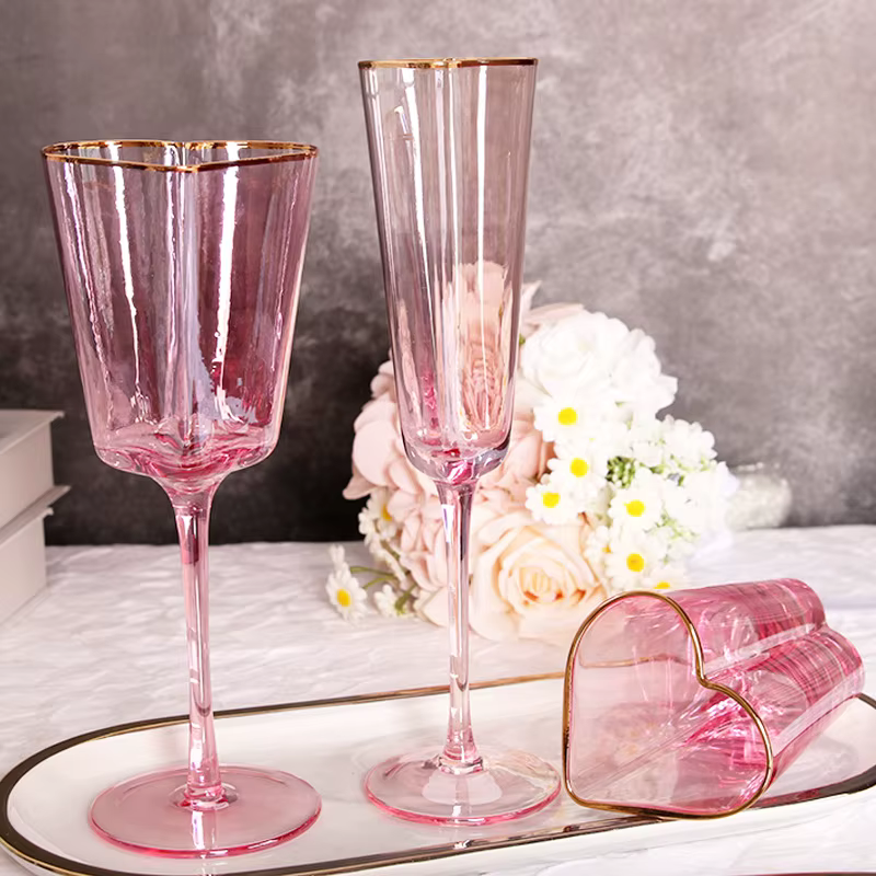 Verres à vin rouge Phnom Penh rose martelé européen