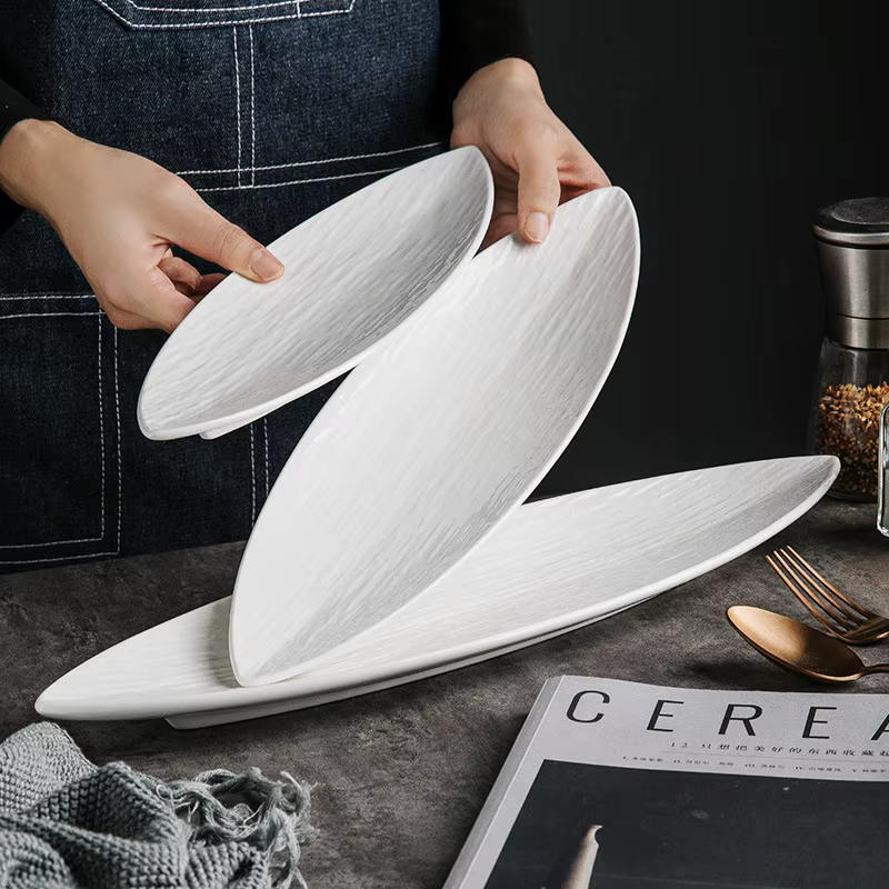 Assiette à longues feuilles japonaises