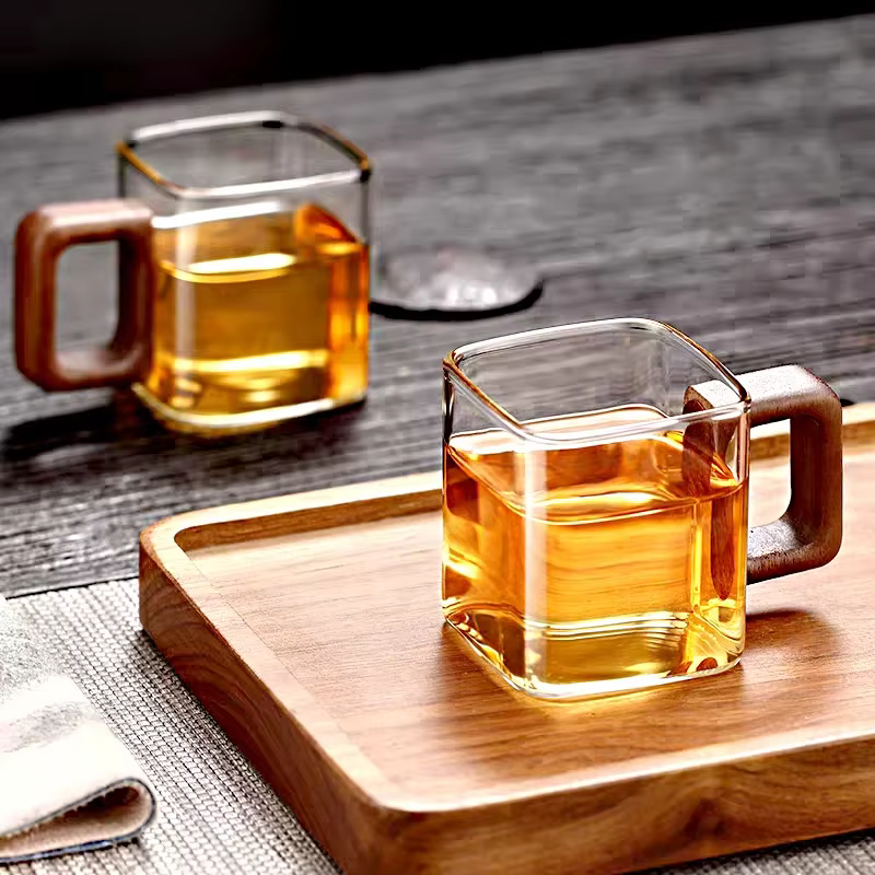 Tasse à café en verre de café moulu frais de petite capacité avec manche en bois de noyer tasses et tasses de thé au lait pour petit déjeuner à la maison
