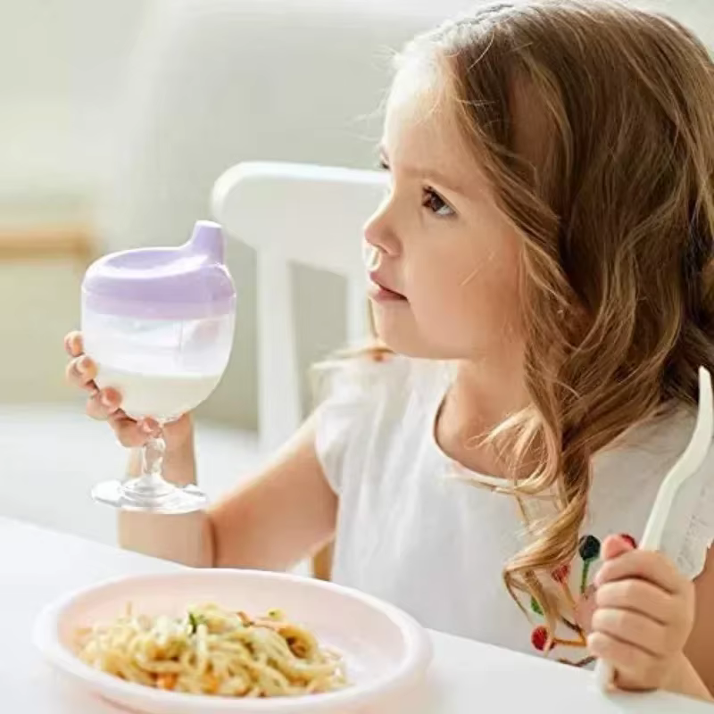 Nouveauté verre à vin en forme de Sippy tasse avec couvercle 150ml bébé apprentissage bouteille à boire enfants Toldder biberon d'allaitement gobelets d'alimentation pour nourrissons