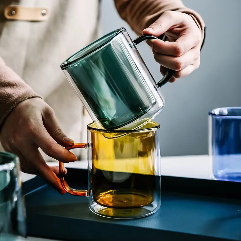 Tasse astronomique en verre coloré avec poignée