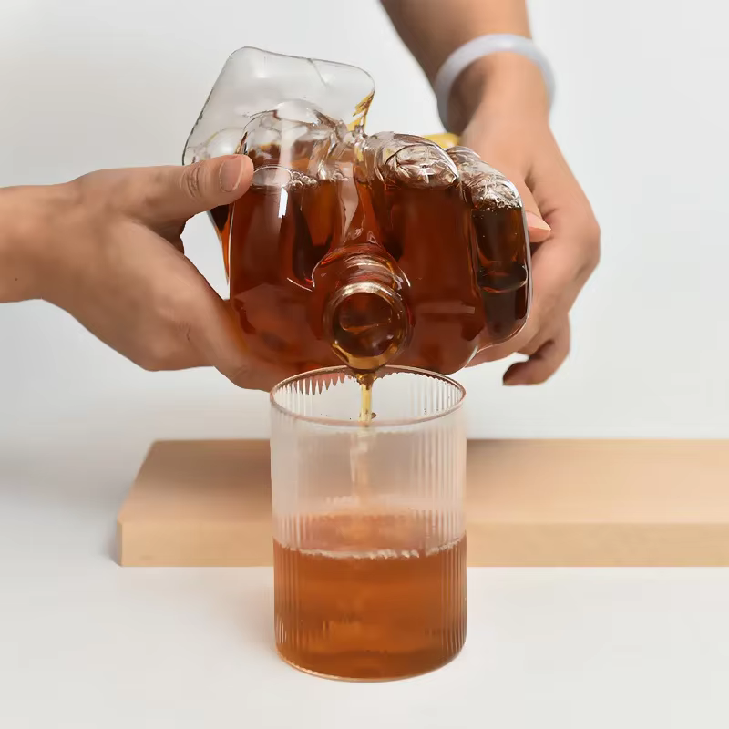 Bouteille de vin en verre à doigt créative