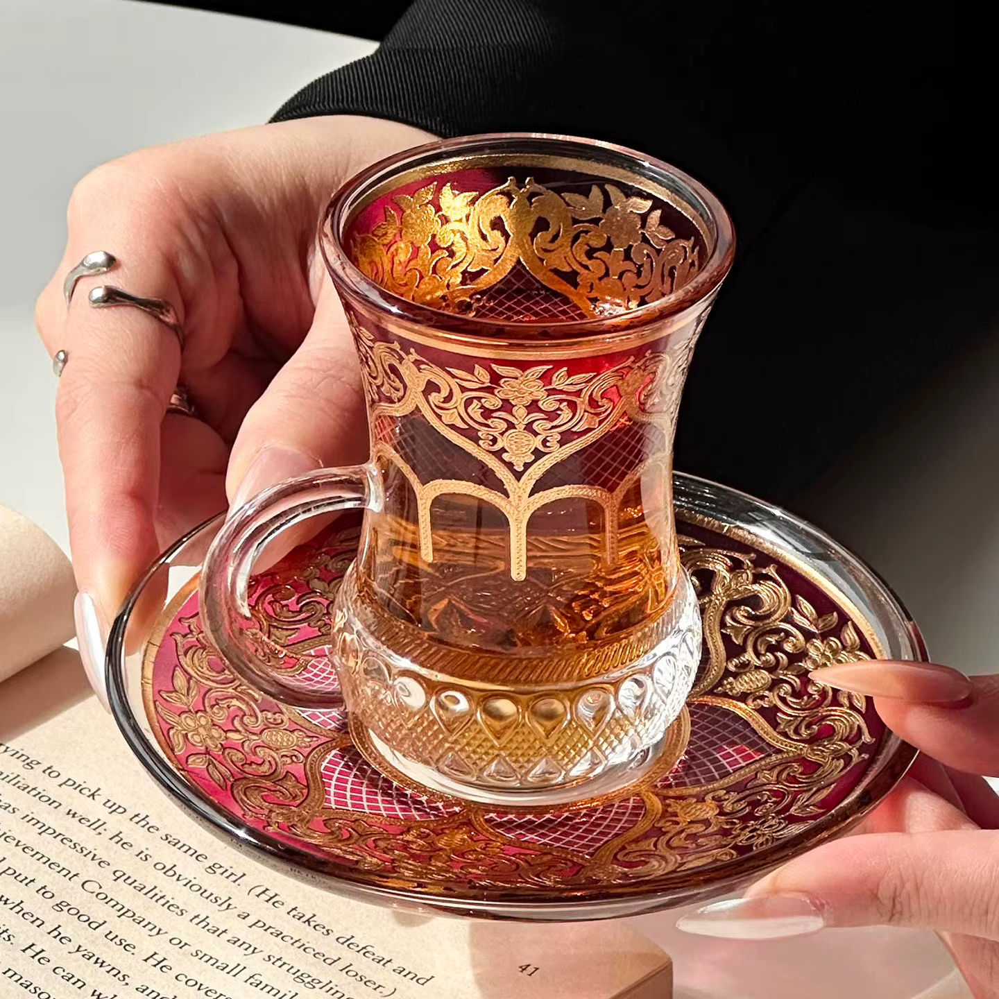 Ensemble de 2 tasses à thé turques en verre avec assiettes