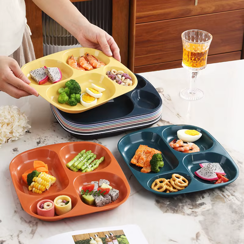 Assiette individuelle en plastique à 4 compartiments