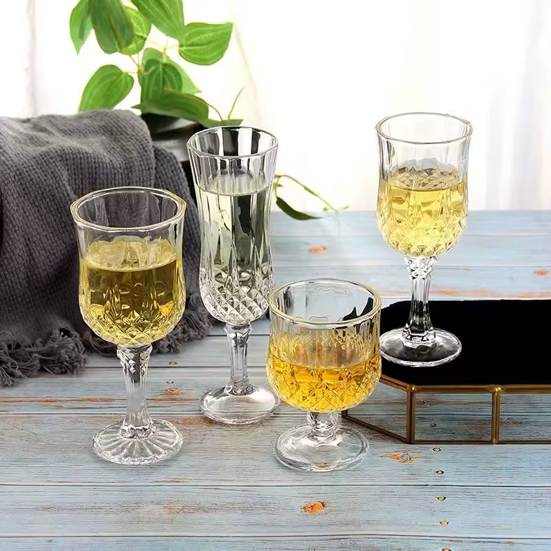 Verre à vin étranger, ustensiles à vin