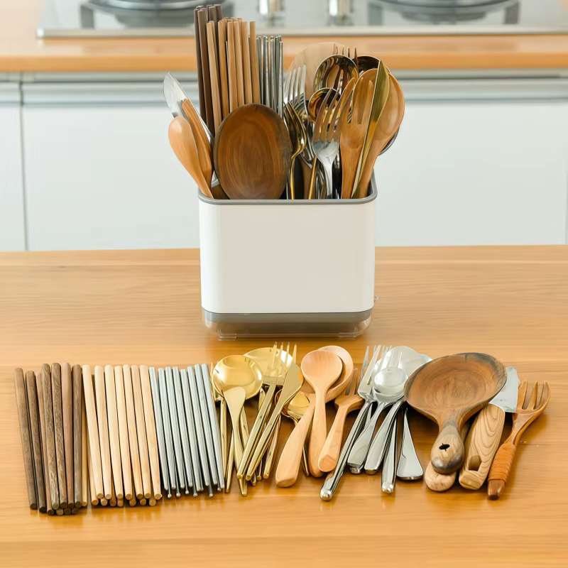 Boîte de rangement pour baguettes et vaisselle domestique. Fond avec bac de vidange. Cage