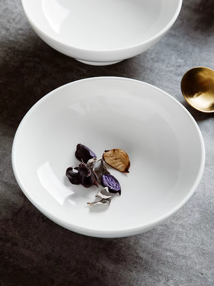 Assiette à gâteau aux fruits en céramique blanche pure