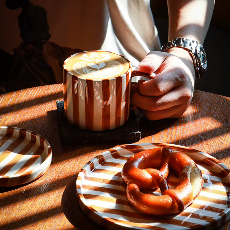 Tasse à café en céramique à rayures européennes
