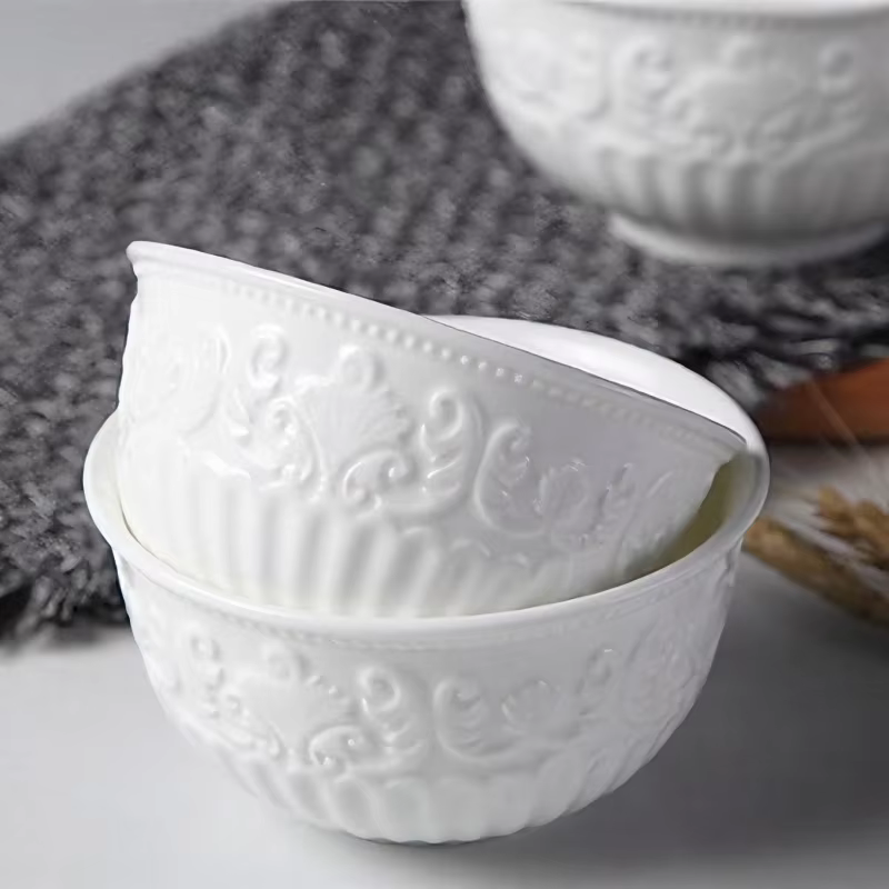 Filles à salade en relief blanc
