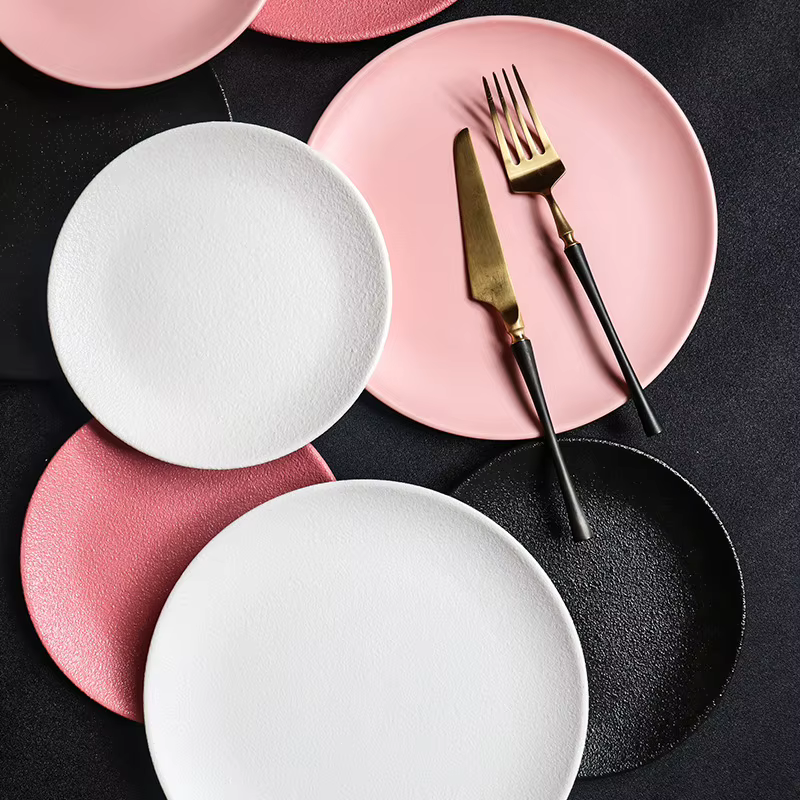 Assiettes rose mat de 4 tailles