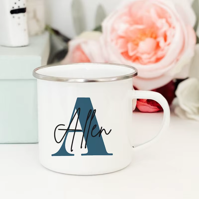 Tasse personnalisée initiale avec nom