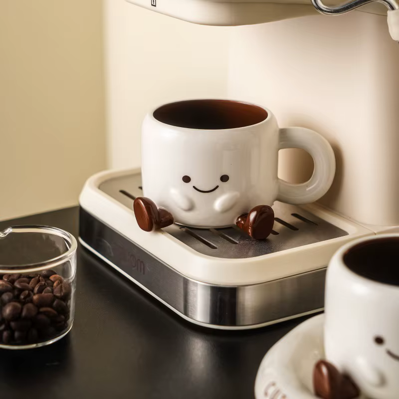 Mignonne petite tasse à café en céramique avec visage souriant et soucoupe, ensemble de tasses créatives de style dessin animé pour café, thé, lait