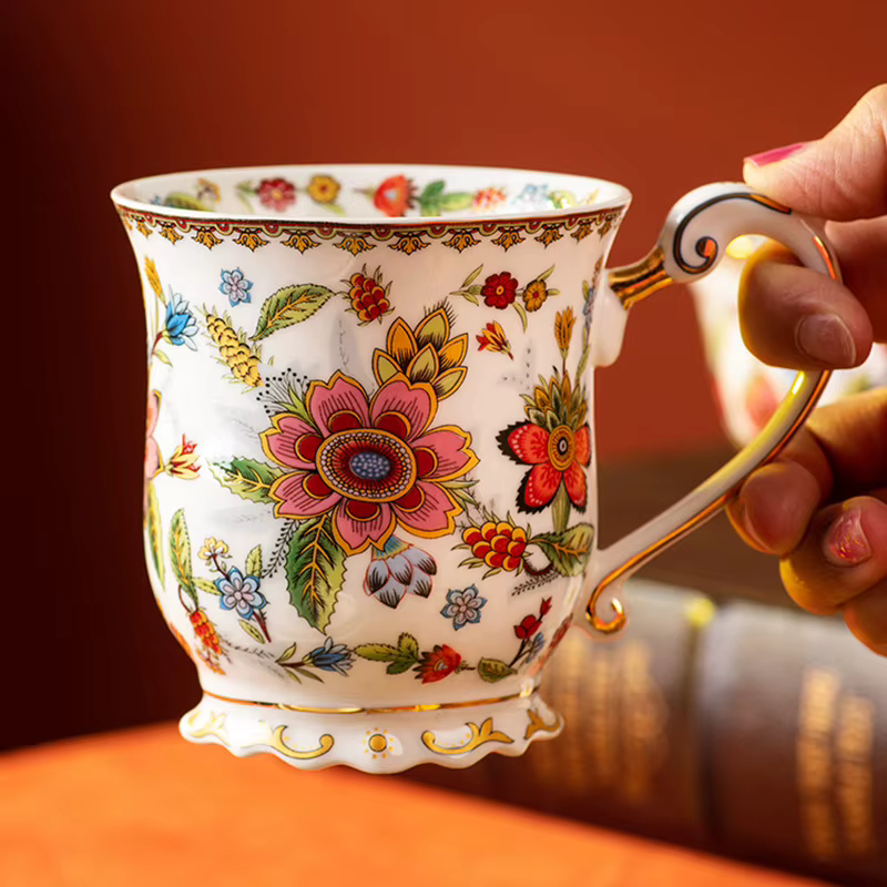 Tasse à café en porcelaine bleue et blanche française