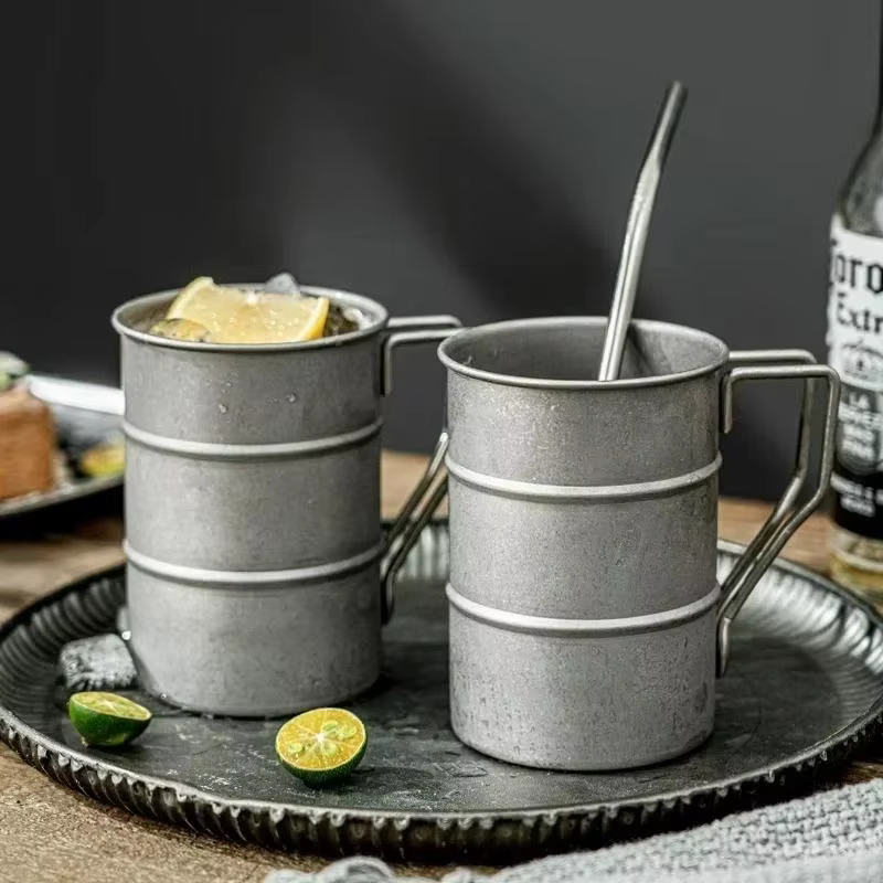 Tasse à café rétro d'extérieur