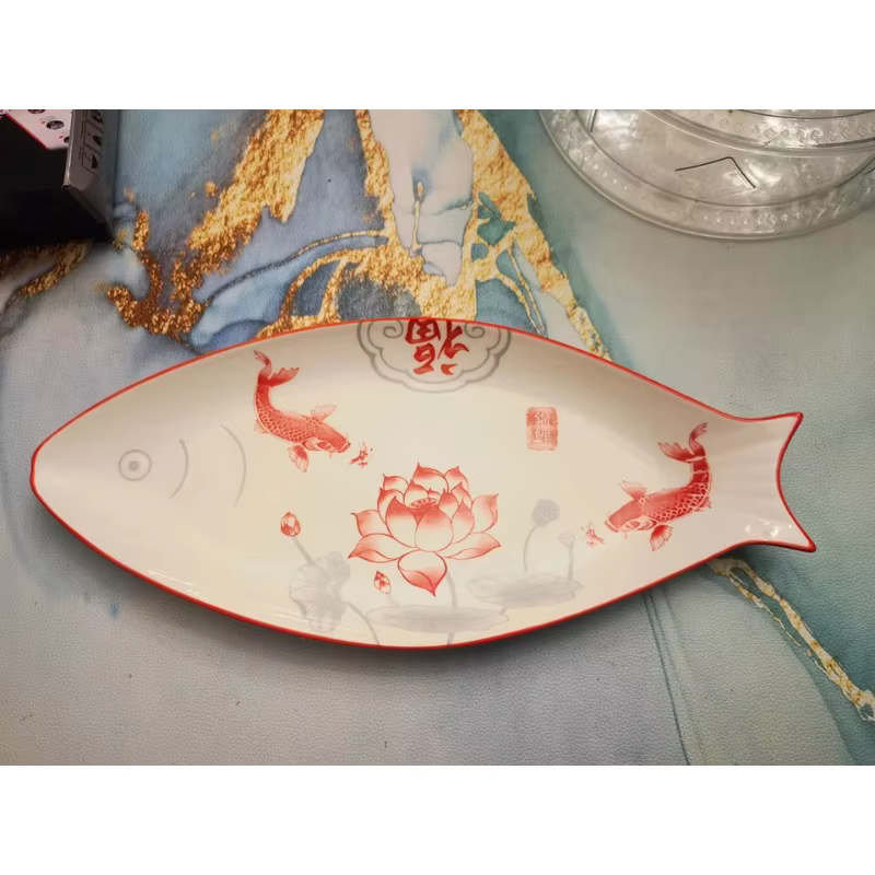 Plat de poisson cuit à la vapeur à la maison avec une sensation haut de gamme