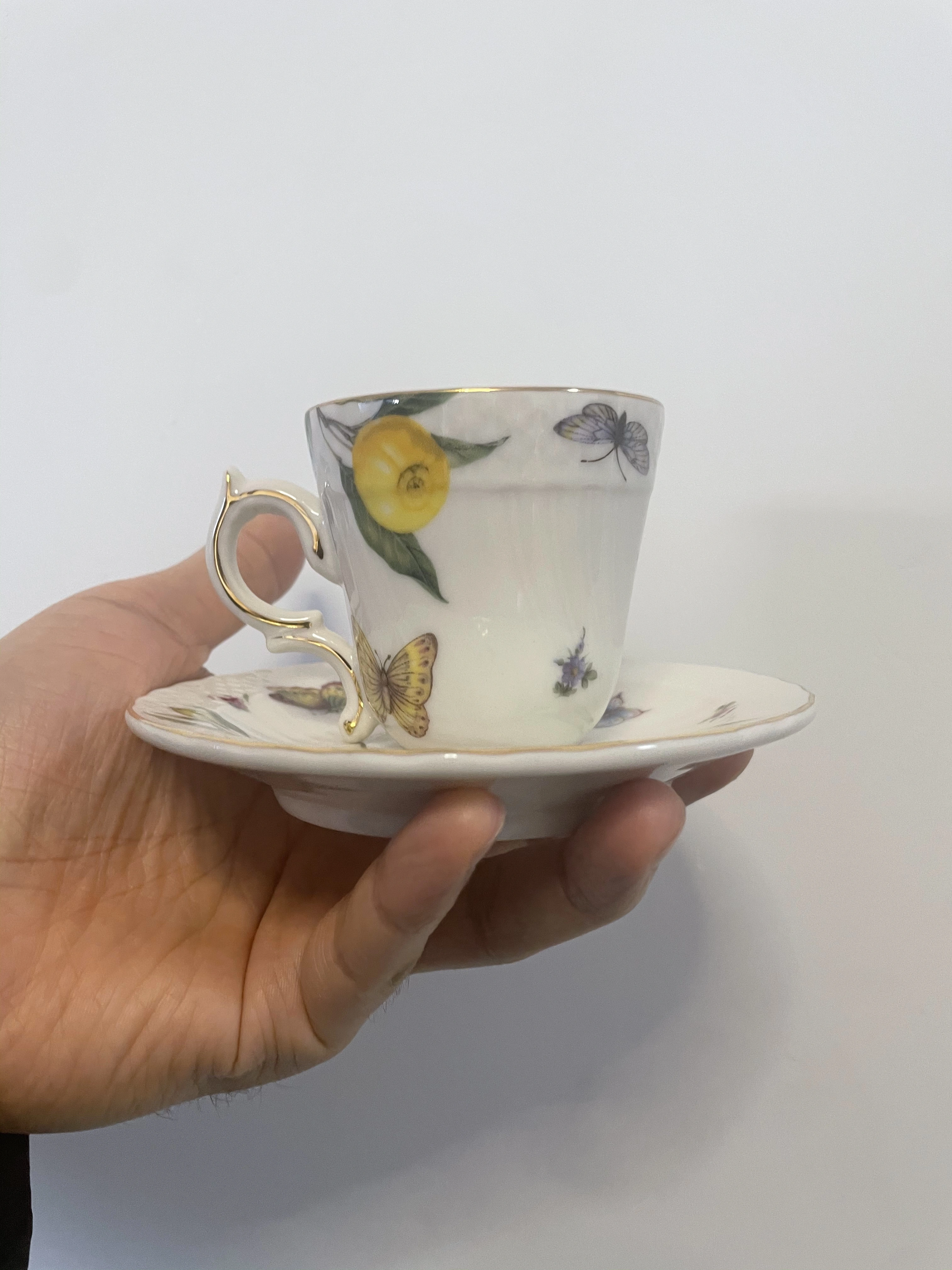 Ensemble de tasses à café en céramique avec assiette à dessert et cuillère
