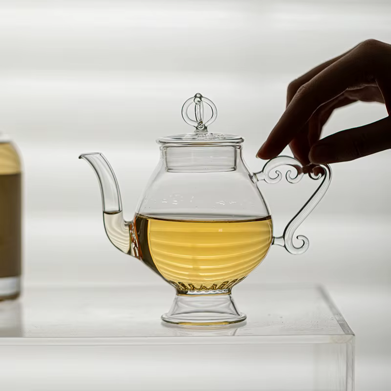 Théière en verre faite à la main vintage