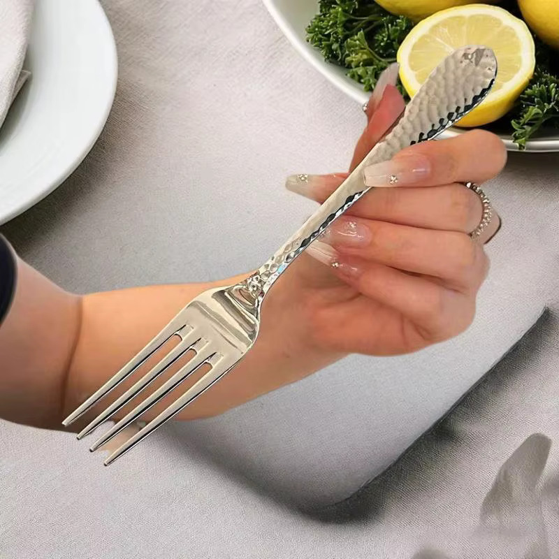 Couverts de cuisine essentiels - Fourchettes à dîner en acier inoxydable à long manche ; Vaisselle à quatre dents