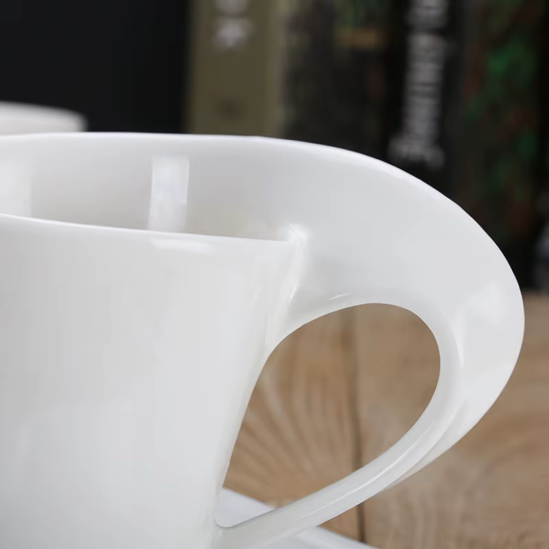 Ensemble de tasses à café et soucoupes en porcelaine ondulée européenne