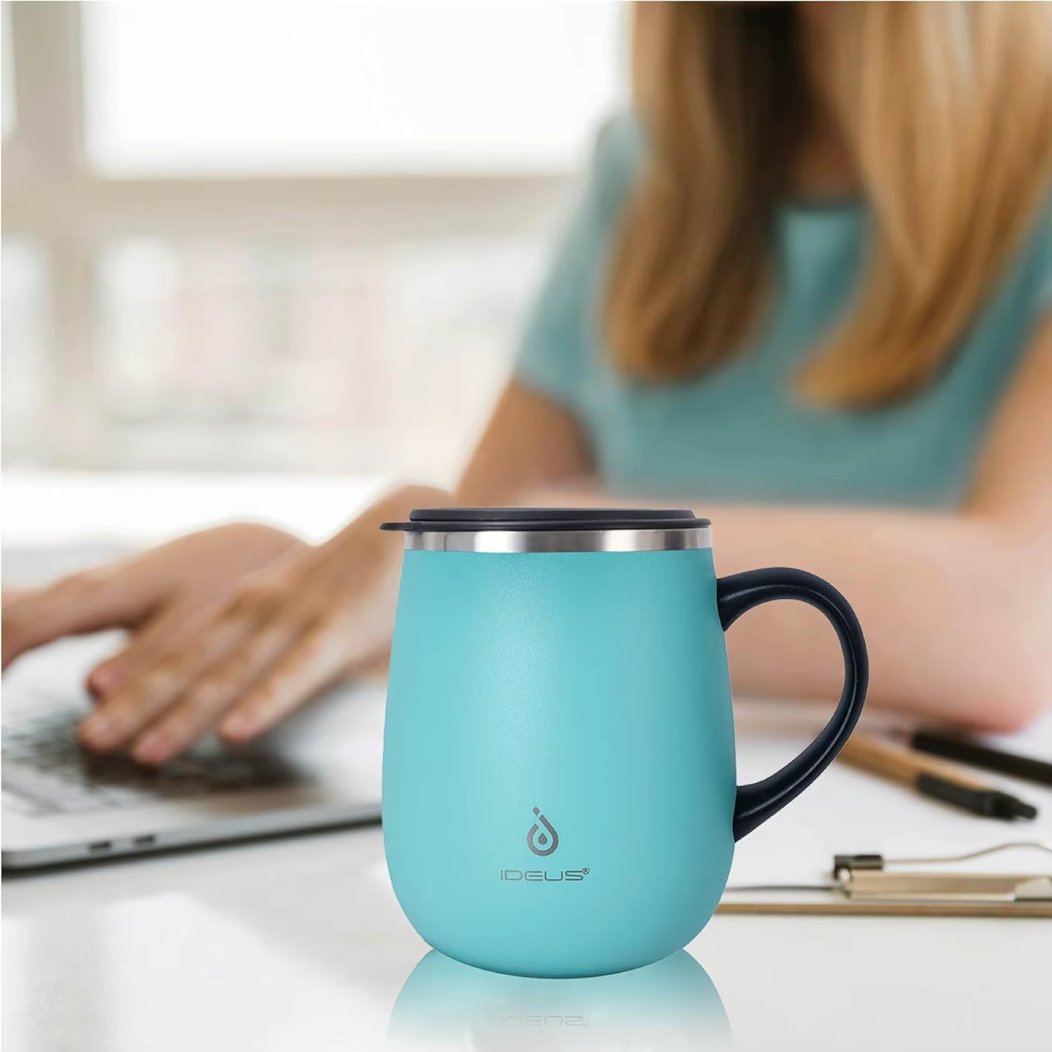 Tasse à café isolée Ideus