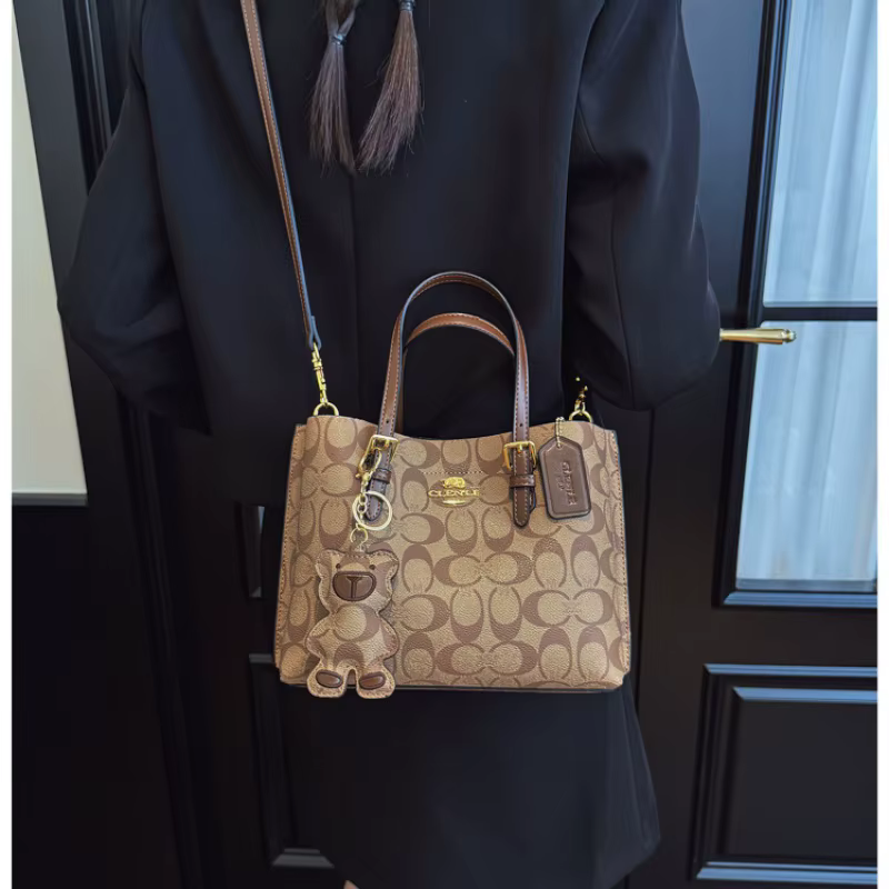 Sac à main messager chic et minimaliste de style parisien pour femmes, avec un design vintage en cuir PU et un logo en lettres