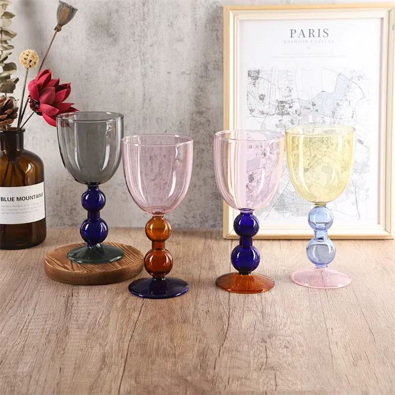 Gobelet en verre coloré nordique