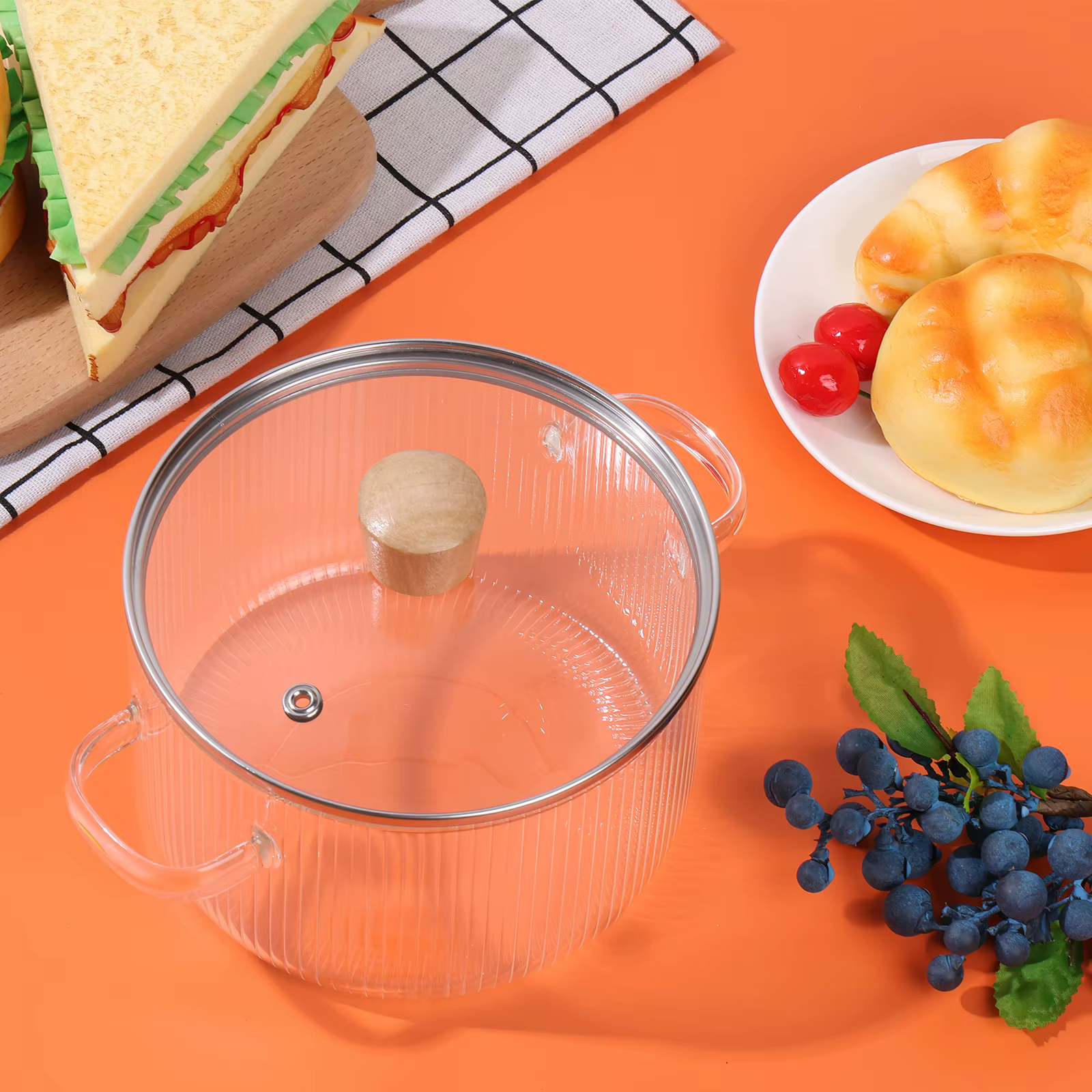 Casserole en verre transparente avec couvercle