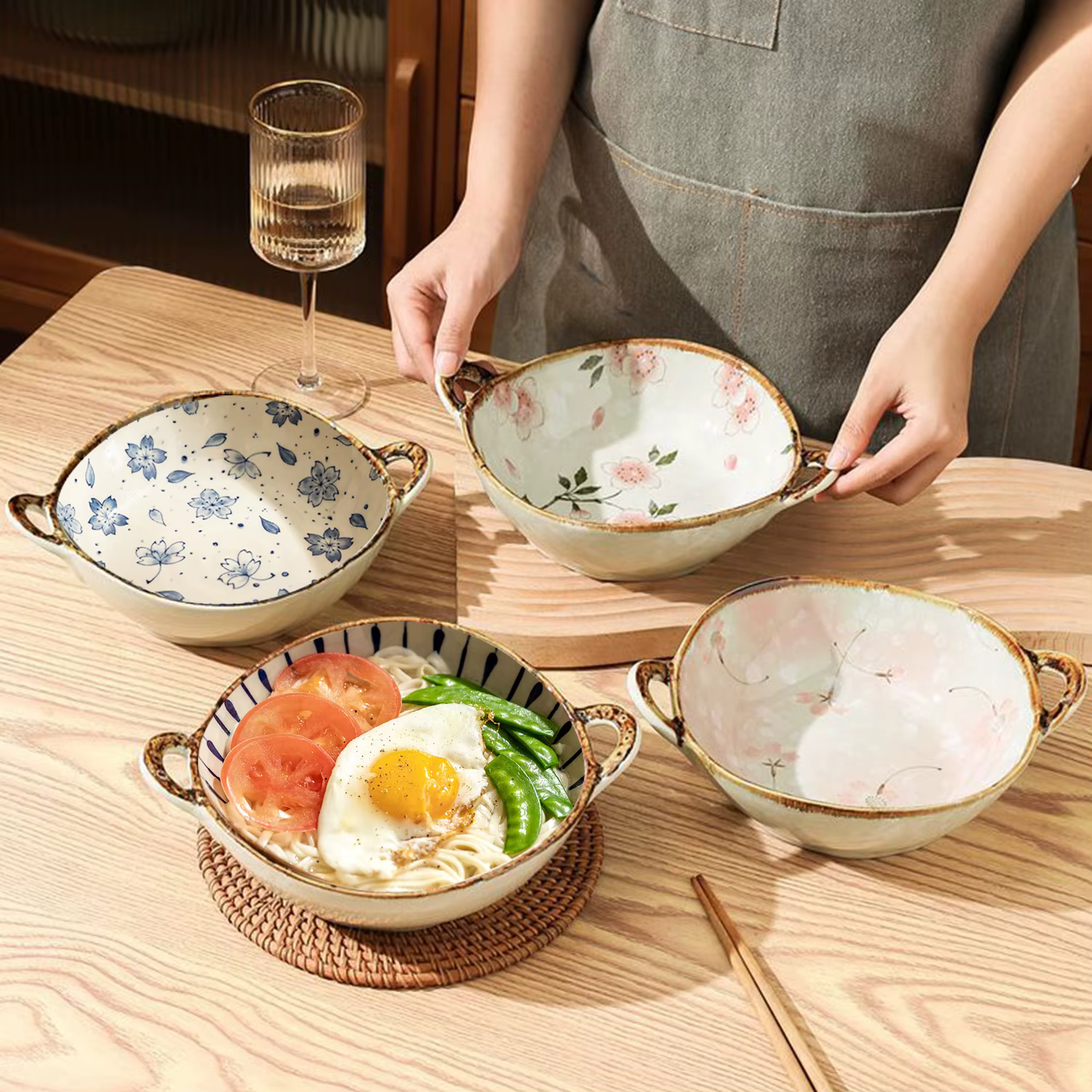 Filles à soupe japonais avec poignée