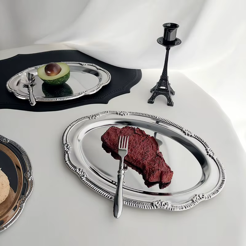 Plateau de service vintage en argent gaufré pour desserts