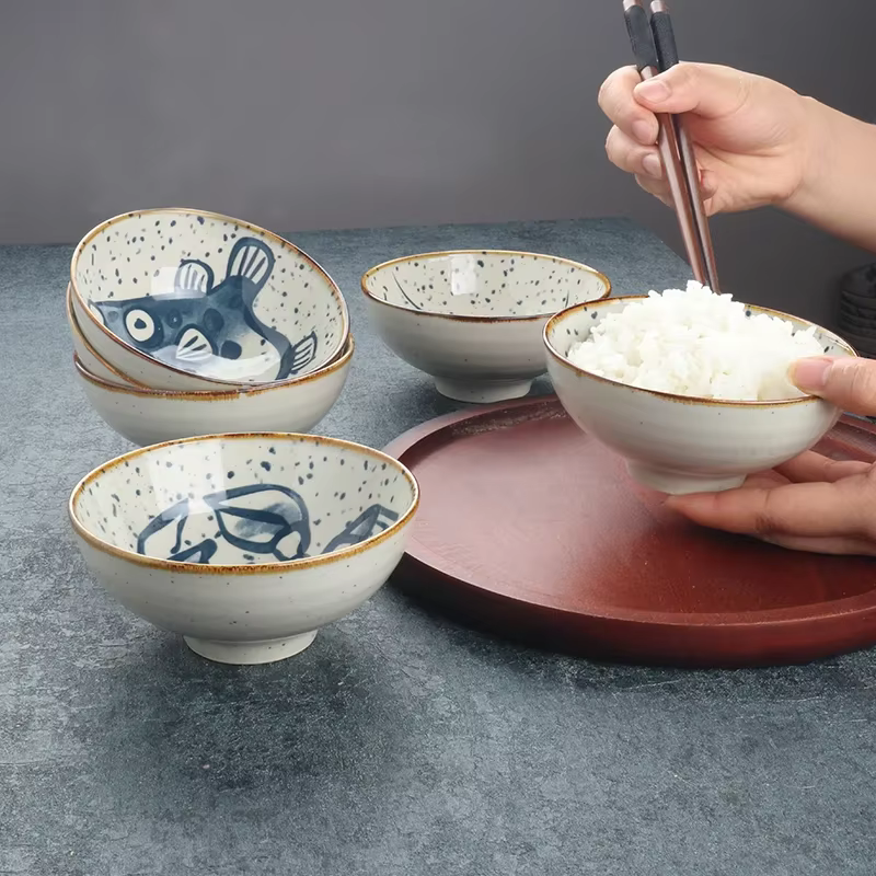 Filles à riz en céramique domestique japonais